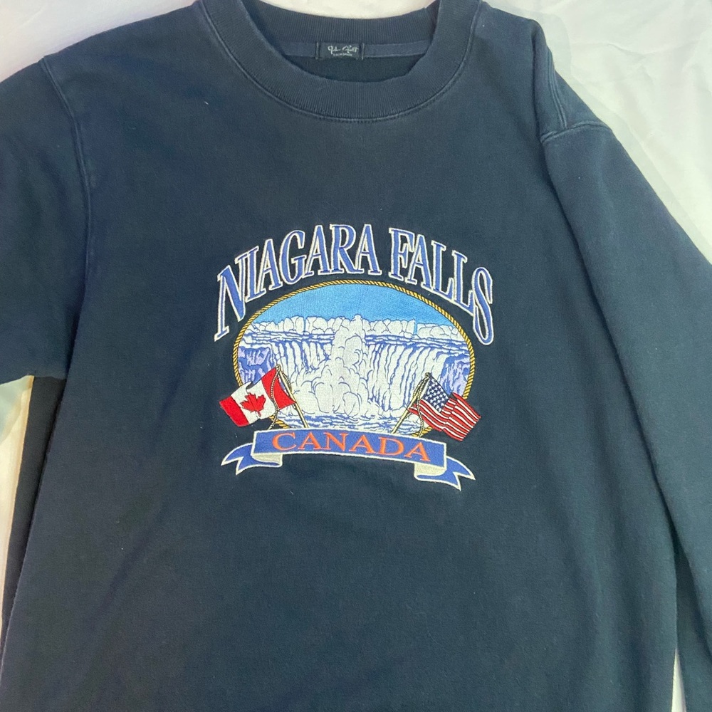 Brandy Melville, crewneck, navy blue, Niagara Falls, Canada